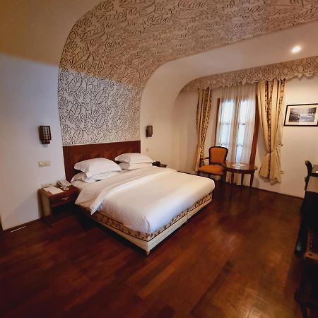 Grand Hotel Villa De France Tanger Exterior foto A room at the hotel