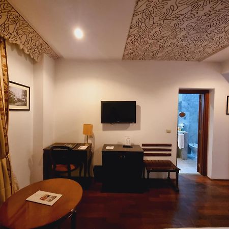 Grand Hotel Villa De France Tanger Exterior foto A room at the hotel
