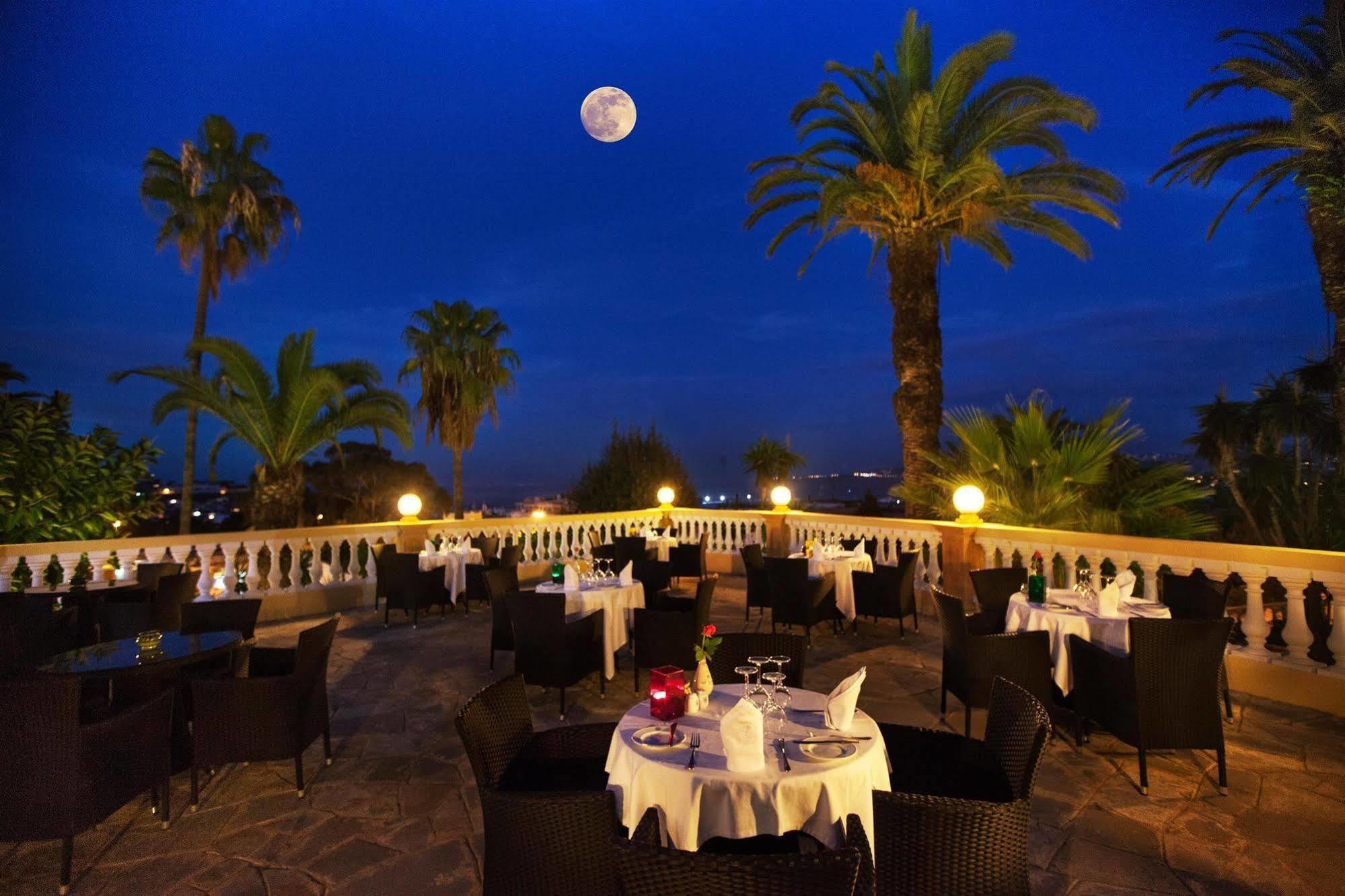 Grand Hotel Villa De France Tanger Exterior foto The terrace of the hotel