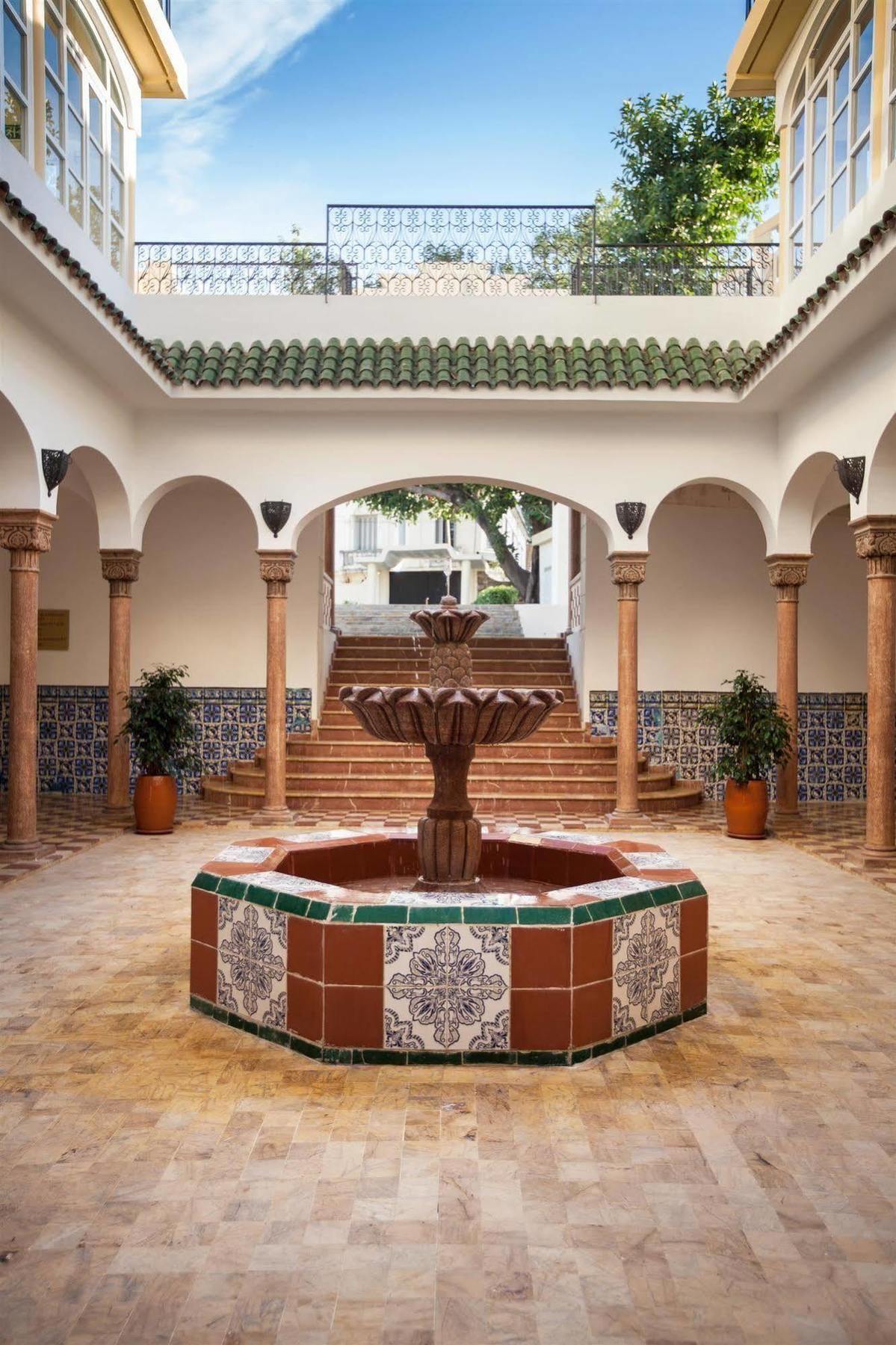 Grand Hotel Villa De France Tanger Exterior foto Fountain in the courtyard of the University of Málaga