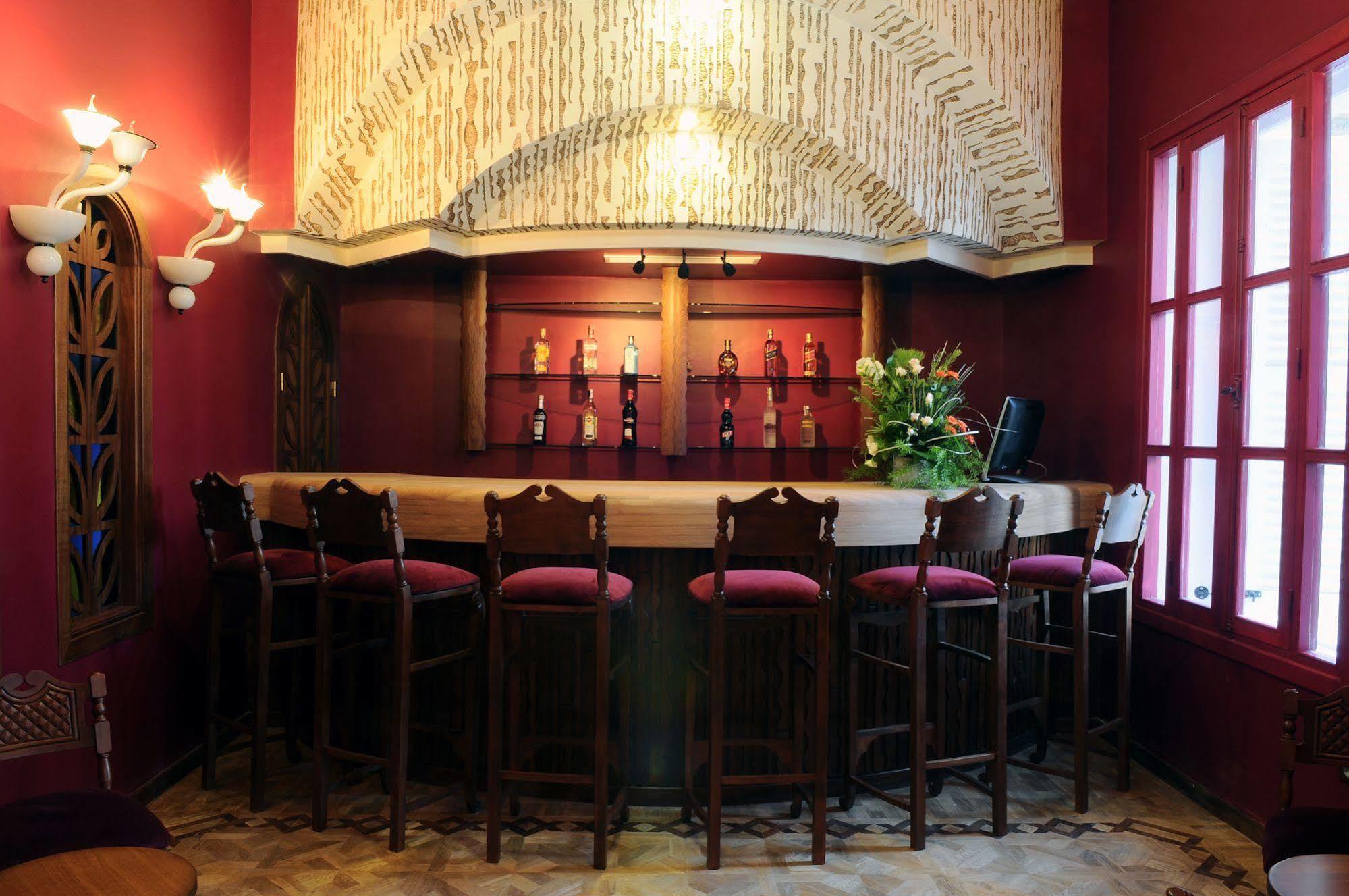 Grand Hotel Villa De France Tanger Exterior foto The bar at the hotel