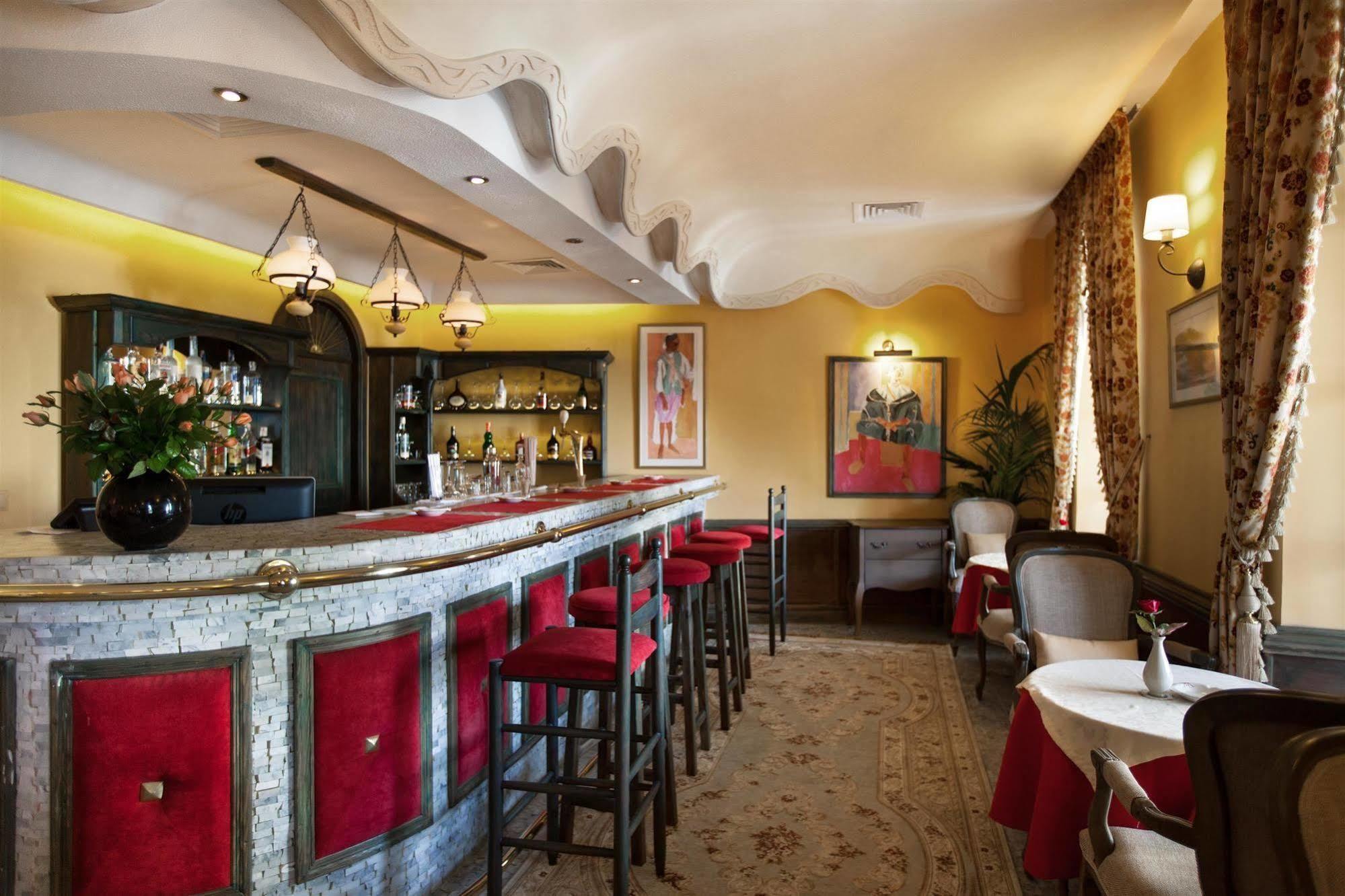 Grand Hotel Villa De France Tanger Exterior foto The bar at the Hotel de la Poste