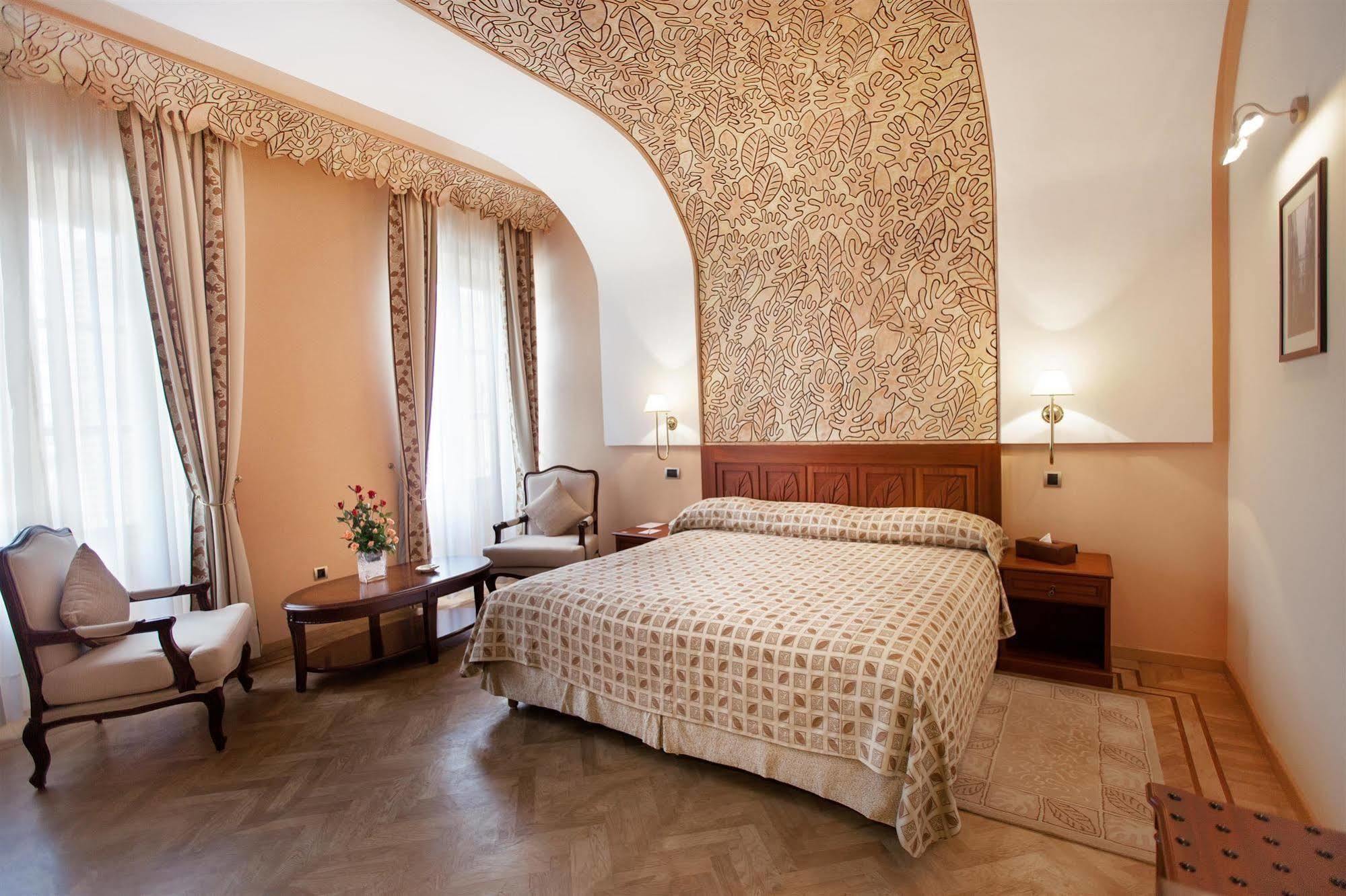 Grand Hotel Villa De France Tanger Exterior foto A bedroom at the hotel