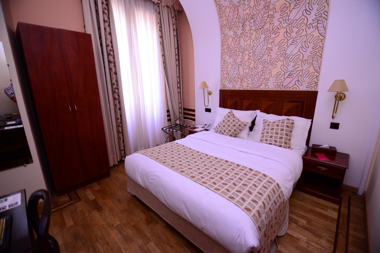 Grand Hotel Villa De France Tanger Exterior foto A bedroom at the hotel